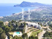 O casă confortabilă și luminoasă, într-una dintre cele mai exclusiviste zone 