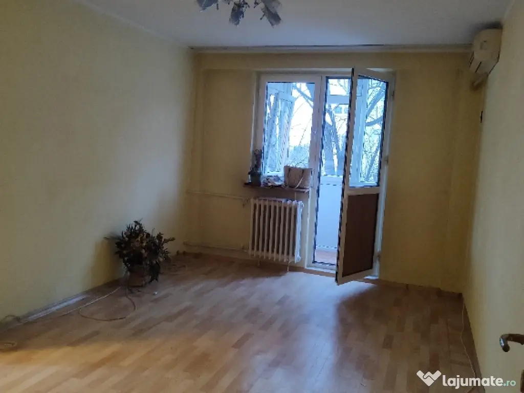 Vând apartament 2 camere Delfinului