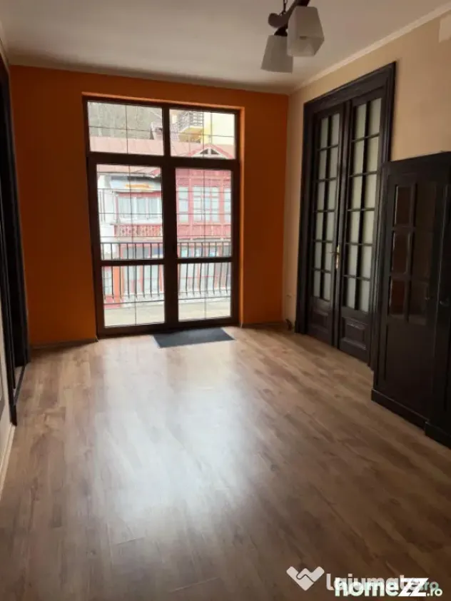 Vilă istorică in Sinaia, zona Peleș -500 mp, ideal invest - Sinaia (Prahova)