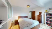 Apartament 4 camere + curte proprie Locatie excelenta –... 