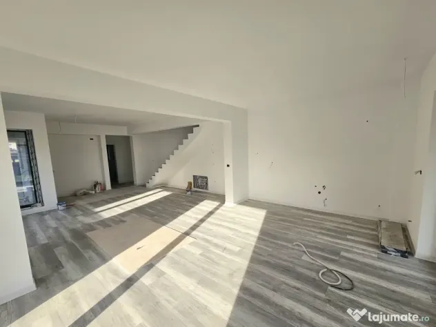 Proprietar vand 1/2 Duplex, Chișoda, str. Caisului, 220mp/utili, 5 camere