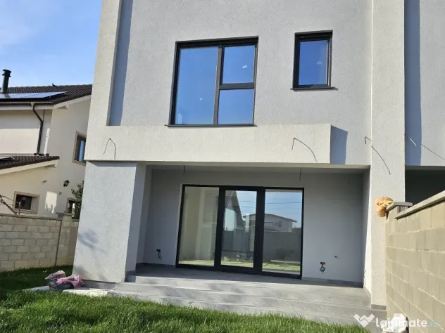 Proprietar vand 1/2 Duplex, Chișoda, str. Caisului, 220mp/utili, 5 camere