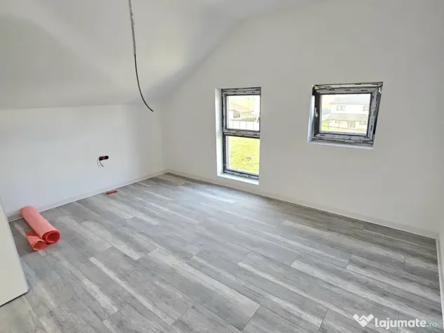 Proprietar vand 1/2 Duplex, Chișoda, str. Caisului, 220mp/utili, 5 camere