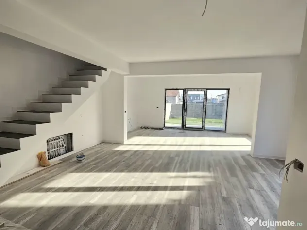 Proprietar vand 1/2 Duplex, Chișoda, str. Caisului, 220mp/utili, 5 camere