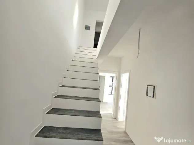 Proprietar vand 1/2 Duplex, Chișoda, str. Caisului, 220mp/utili, 5 camere