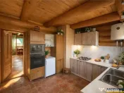 Resedinte montane,mobilate,echipate, jacuzzi,piscina,pretios 