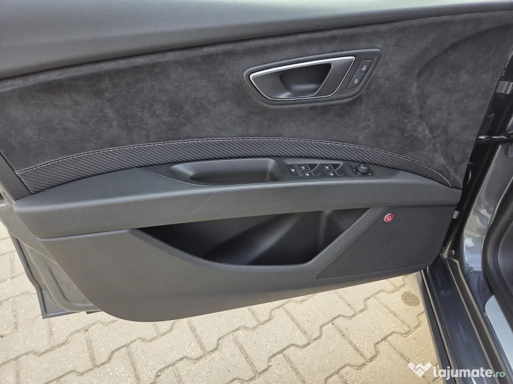 SEAT Leon CUPRA 300 Carbon Edition