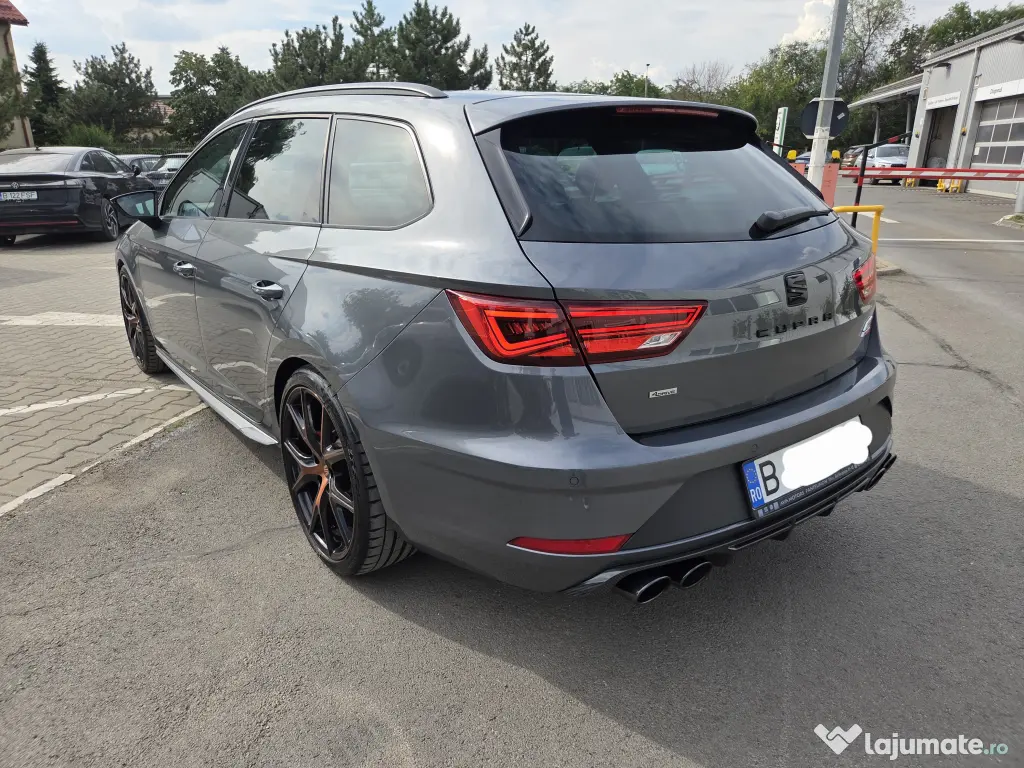SEAT Leon CUPRA 300 Carbon Edition