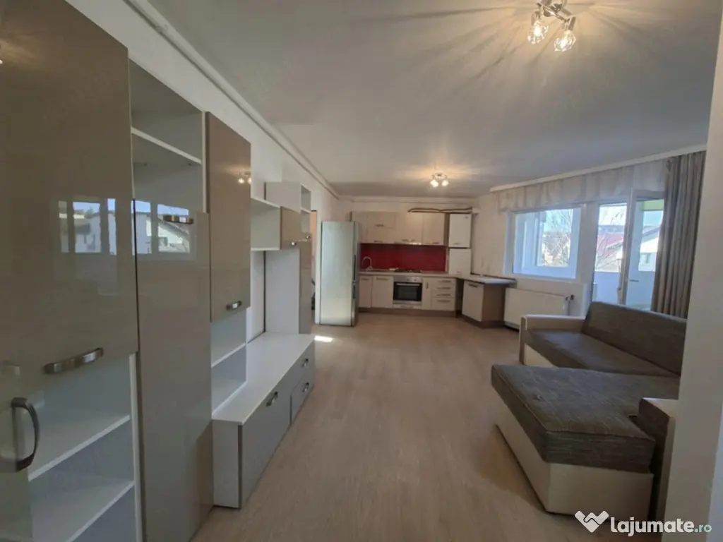 Apartament 2 camere, decomandat - zona Tractorul