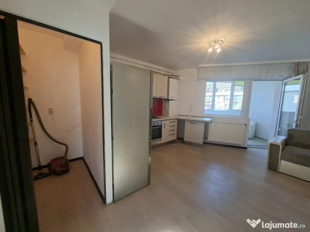 Apartament 2 camere, decomandat - zona Tractorul