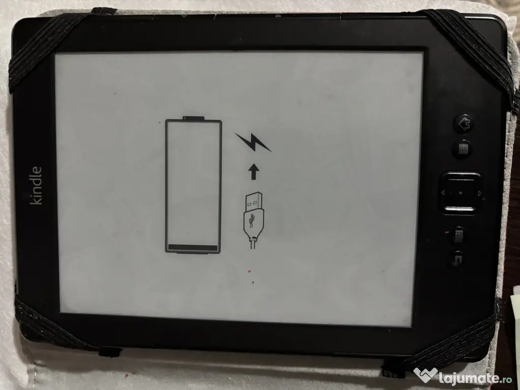Kindle 4 din 2011, funcțional, are în memorie 277 cărți de literatură