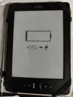 Kindle 4 din 2011, funcțional, are în memorie 277 cărți de literatură