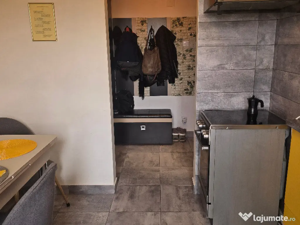 Vand apartament cu 2 camere in Deva, zona Al. Muncii (Piata), mobilat