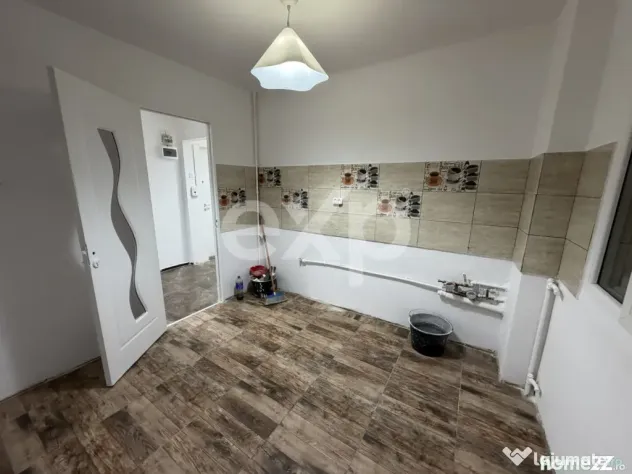 3 camere 68 mp 8 min metrou Titan bloc reabilitat parc 3 min