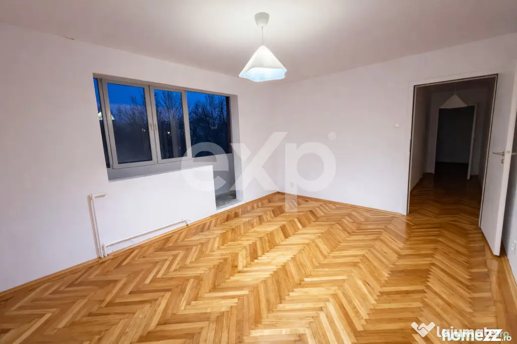 3 camere 68 mp 8 min metrou Titan bloc reabilitat parc 3 min