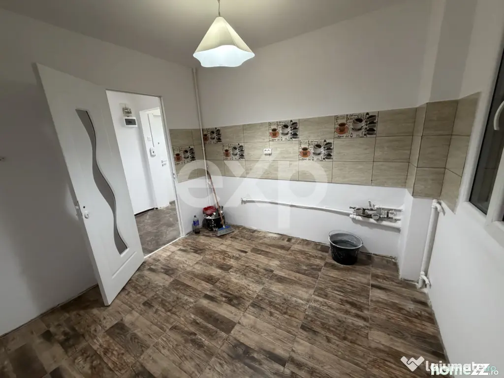3 camere 68 mp 8 min metrou Titan bloc reabilitat parc 3 min