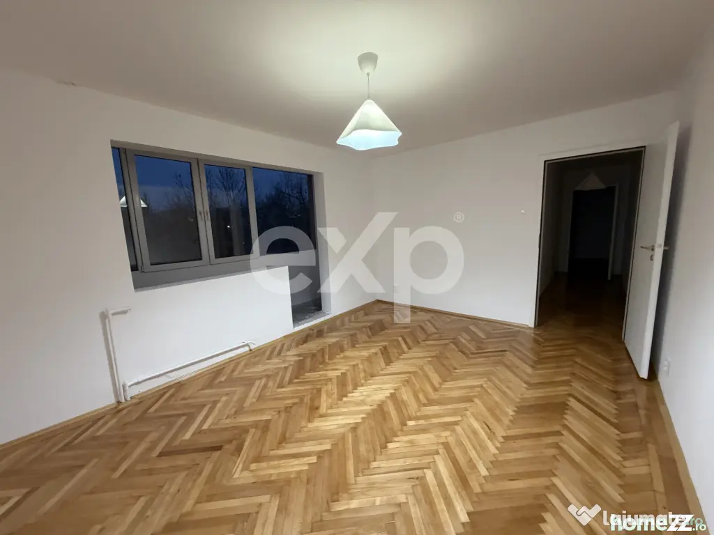 3 camere 68 mp 8 min metrou Titan bloc reabilitat parc 3 min