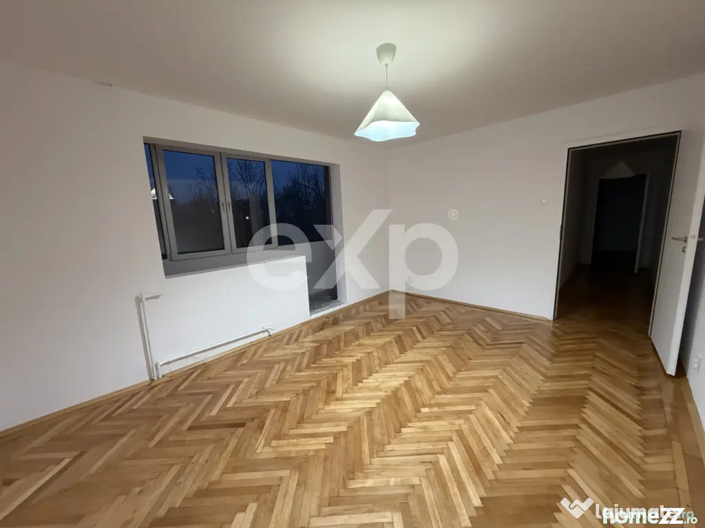 3 camere 68 mp 8 min metrou Titan bloc reabilitat parc 3 min