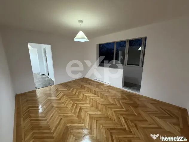 3 camere 68 mp 8 min metrou Titan bloc reabilitat parc 3 min
