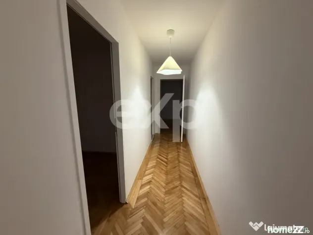 3 camere 68 mp 8 min metrou Titan bloc reabilitat parc 3 min