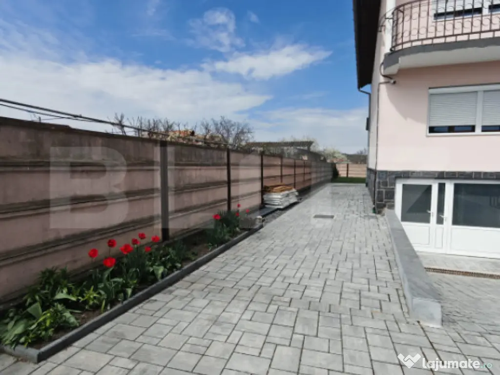 Duplex 267 mp, teren 374 mp, in Poiana