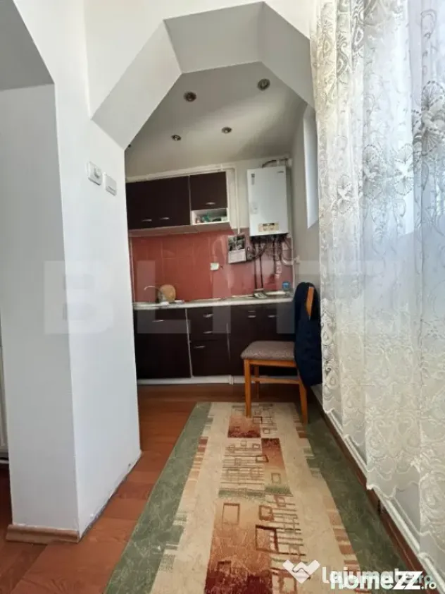 Garsonieră cochetă, complet mobilată, cu centrală propri