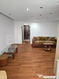 Garsonieră cochetă, complet mobilată, cu centrală propri