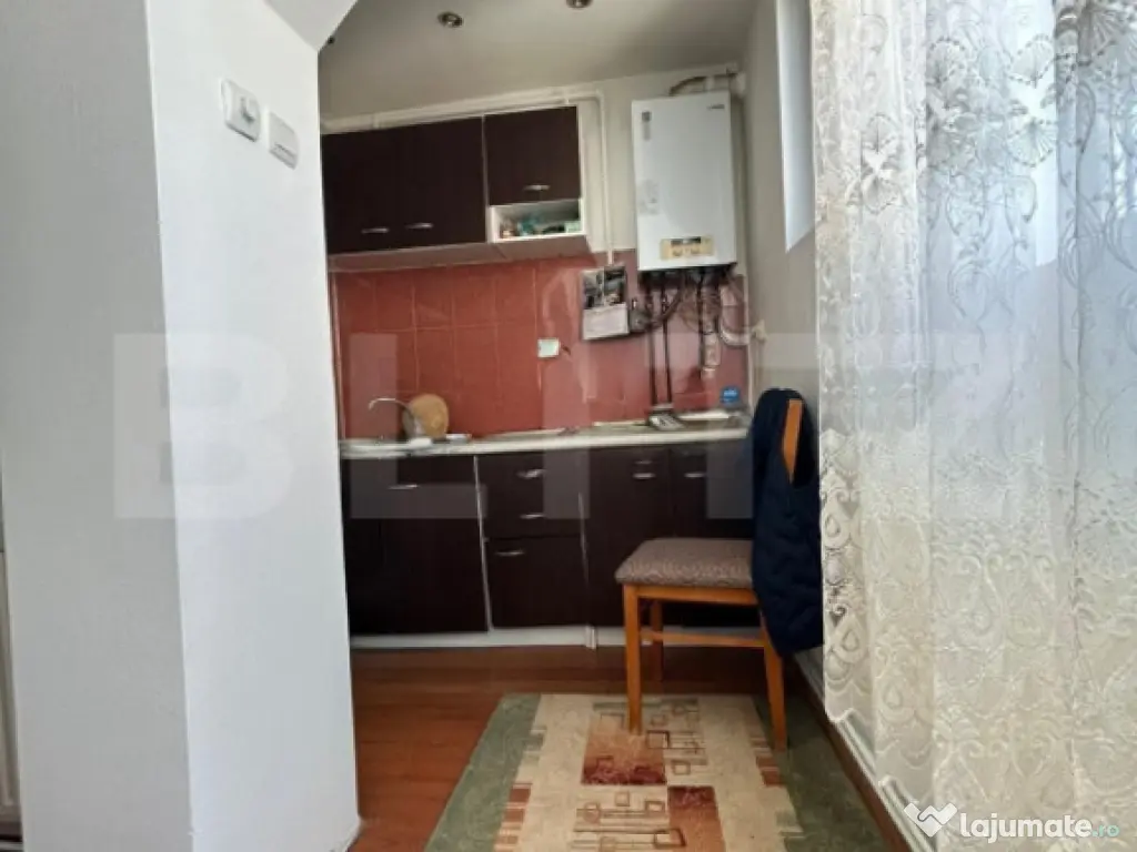 Garsonieră cochetă, complet mobilată, cu centrală propri