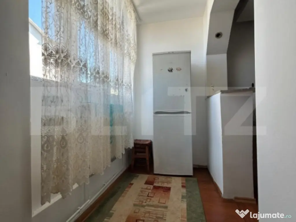 Garsonieră cochetă, complet mobilată, cu centrală propri