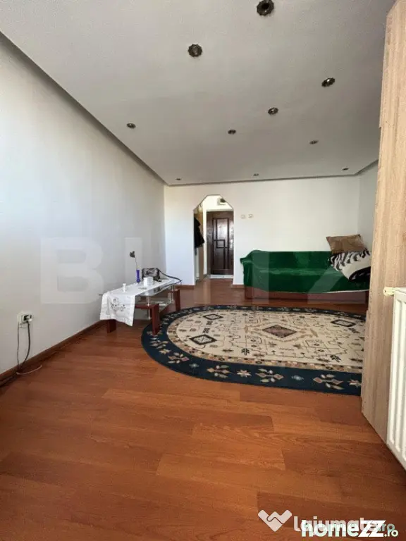 Garsonieră cochetă, complet mobilată, cu centrală propri
