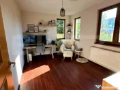 Casă individuală mobilată în stil scandinav și curte am 