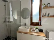 Casă individuală mobilată în stil scandinav și curte am 