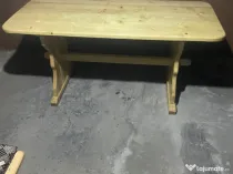 Masa și 4 scaune din lemn de brad