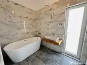 Super Vila în Roșu , 161 mp construiti, 2 garaje acoperite 