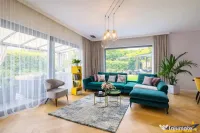 FILM!Vila cu arhitectura selecta, intr- o eleganta oaza de l 