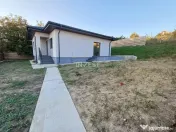 Casă parter, 3 camere, 818 mp teren, zona Valea Adanca 