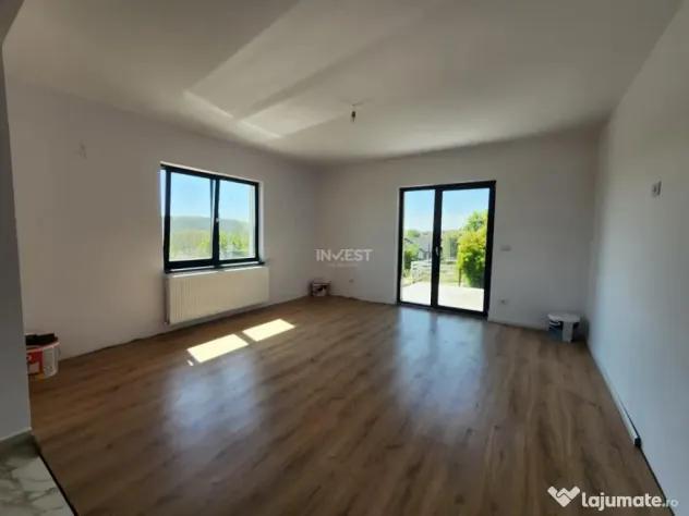 Casă parter, 3 camere, 818 mp teren, zona Valea Adanca