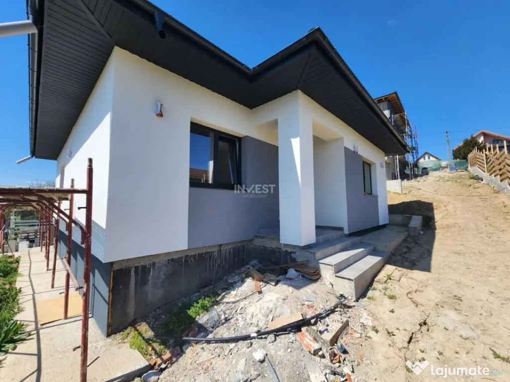 Casă parter, 3 camere, 818 mp teren, zona Valea Adanca
