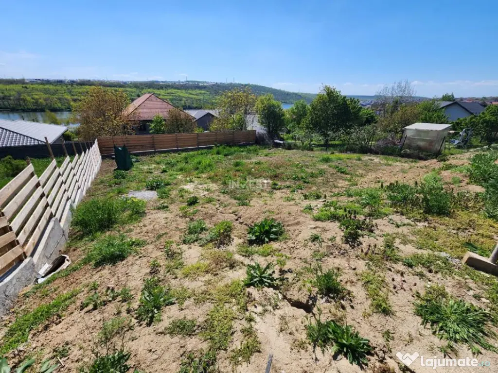 Casă parter, 3 camere, 818 mp teren, zona Valea Adanca