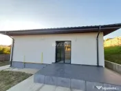 Casă parter, 3 camere, 818 mp teren, zona Valea Adanca 