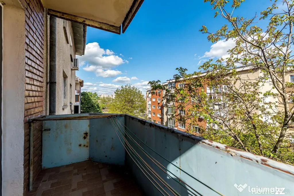 REZERVAT!! Apartament 3 camere Micalaca 300. Vedere superbă