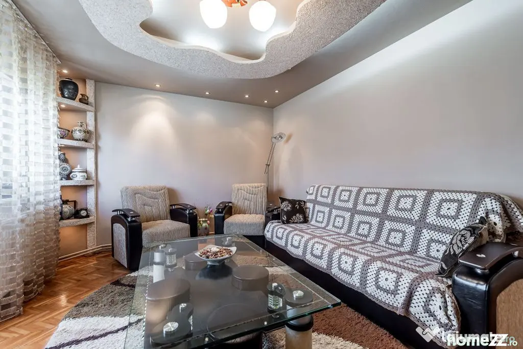 REZERVAT!! Apartament 3 camere Micalaca 300. Vedere superbă