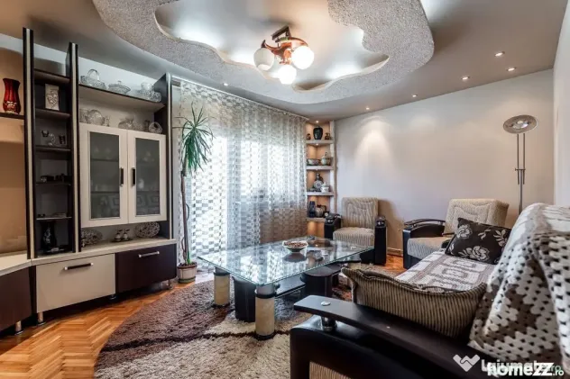 REZERVAT!! Apartament 3 camere Micalaca 300. Vedere superbă