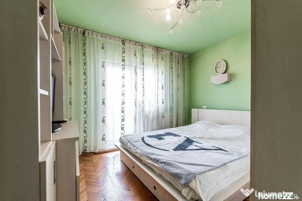 REZERVAT!! Apartament 3 camere Micalaca 300. Vedere superbă