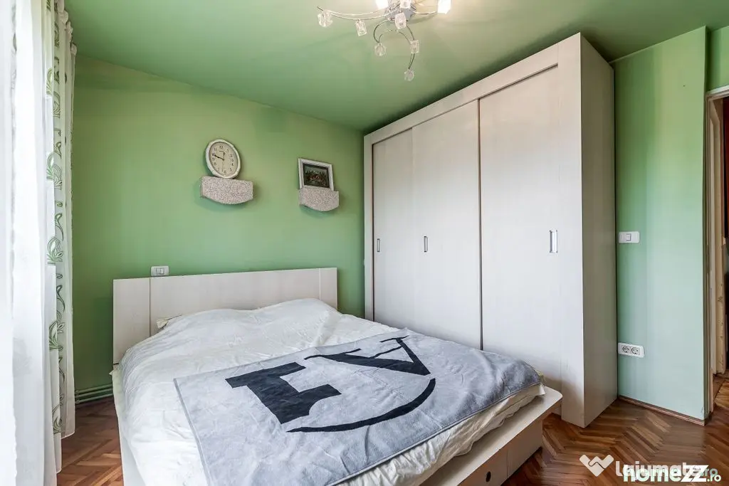 REZERVAT!! Apartament 3 camere Micalaca 300. Vedere superbă
