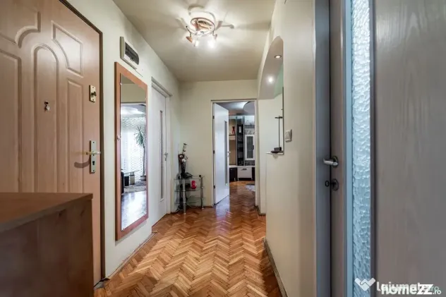 REZERVAT!! Apartament 3 camere Micalaca 300. Vedere superbă