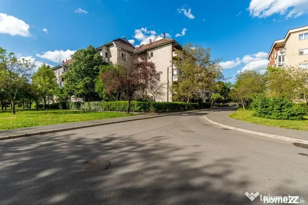 REZERVAT!! Apartament 3 camere Micalaca 300. Vedere superbă