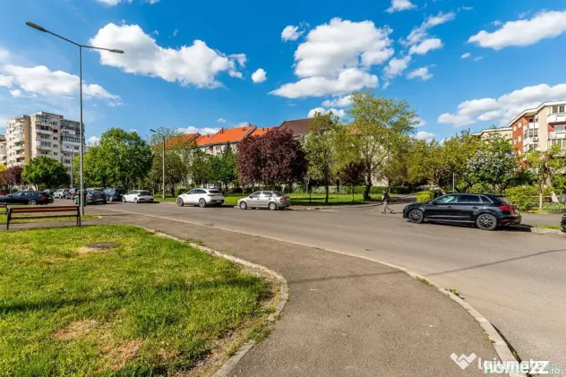 REZERVAT!! Apartament 3 camere Micalaca 300. Vedere superbă
