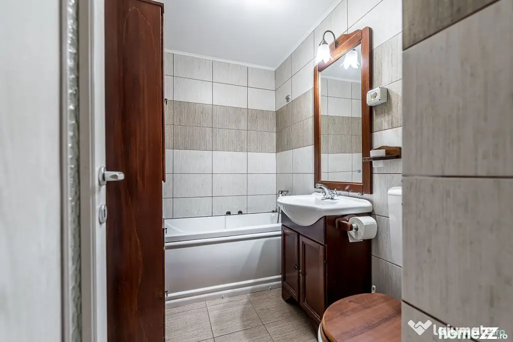 REZERVAT!! Apartament 3 camere Micalaca 300. Vedere superbă