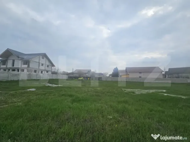 Teren Intravilan cu o suprafata de 700 mp in zona Floresti